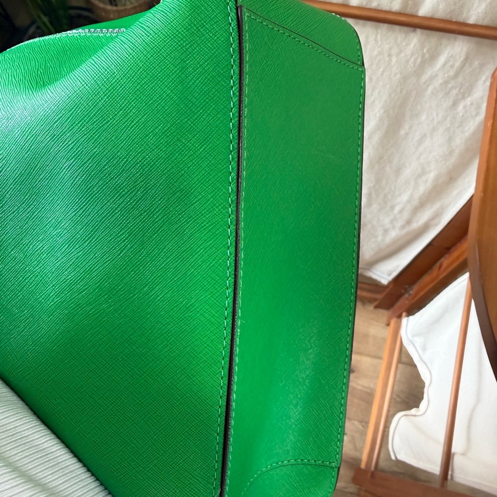 Michael Kors Lillie Large Chain Shoulder Tote - Picture 6 of 12